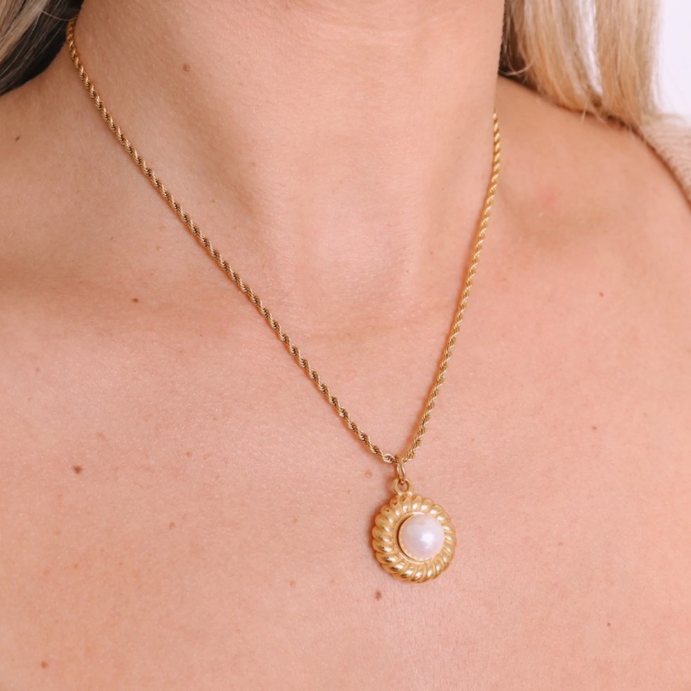 GP Twisted rope chain pendant necklace - Picture 2 of 3